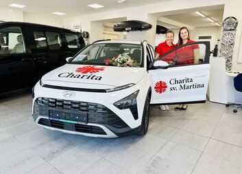 Nové vozidlo pro Charitu